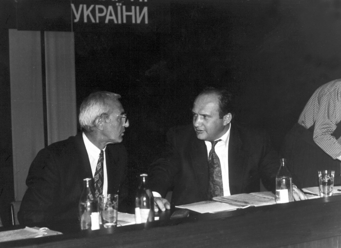 I з’їзд ЛПУ. І. Баширов (ліворуч) та І. Маркулов. Київ. Український Дім. 3 червня 1993 року. 
