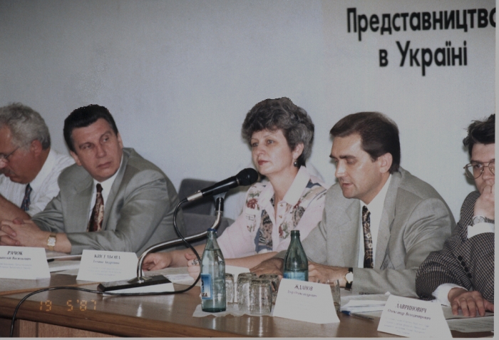 Круглий стіл за участі В. П. Щербання, Т. А. Кисельової та О. Разумкова. 12 червня 1997 року. 